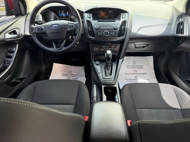 Ford Focus Vehicle Image 11