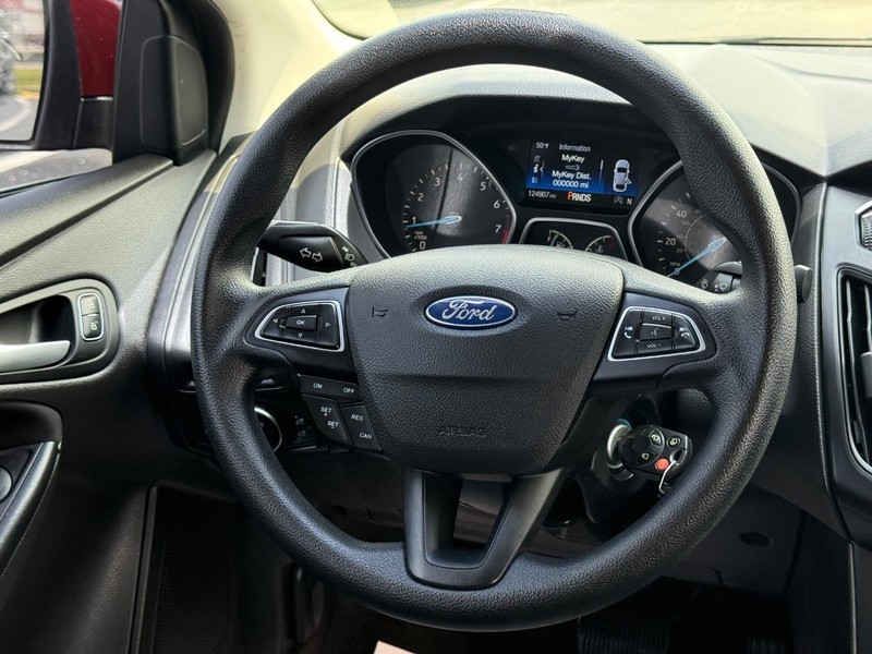 Ford Focus Vehicle Image 12