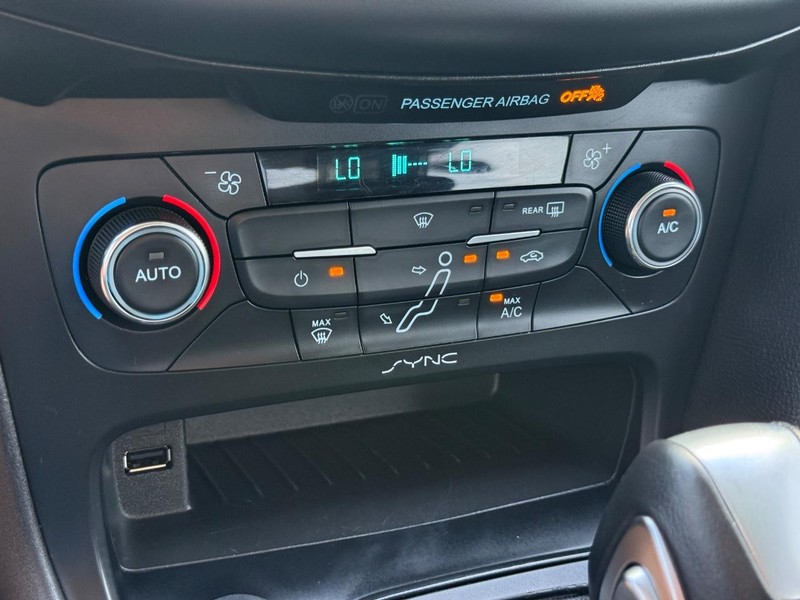 Ford Focus Vehicle Image 17