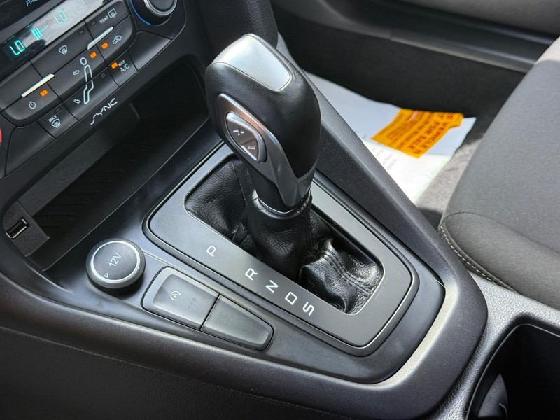 Ford Focus Vehicle Image 18