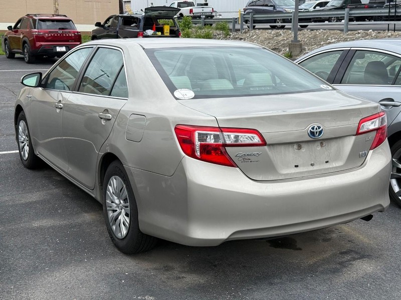 Toyota Camry Hybrid Vehicle Image 03