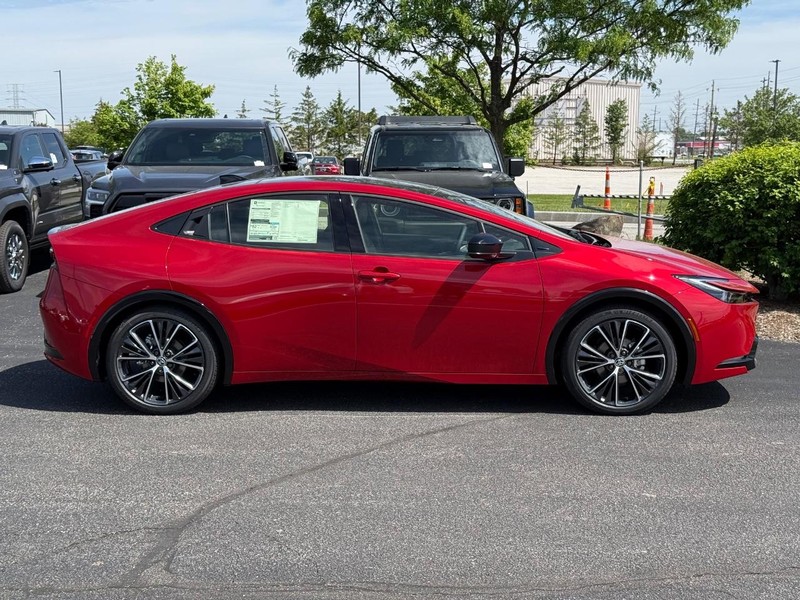 Toyota Prius Vehicle Image 02
