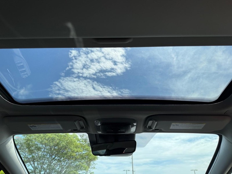 Toyota Prius Vehicle Image 05