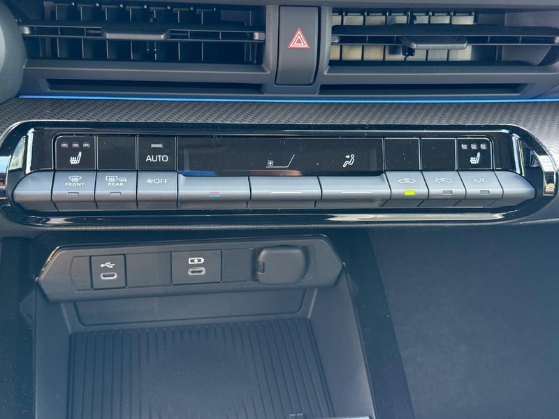 Toyota Prius Vehicle Image 14