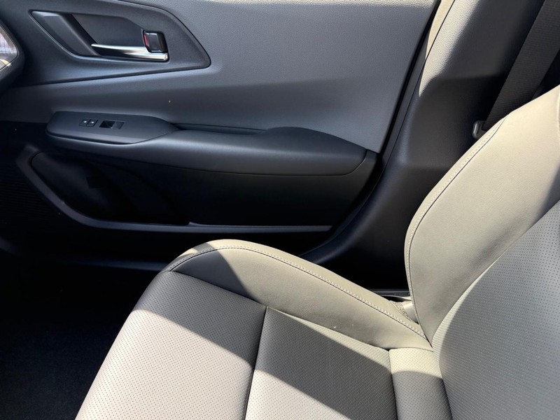 Toyota Prius Vehicle Image 16