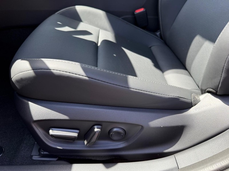 Toyota Prius Vehicle Image 20
