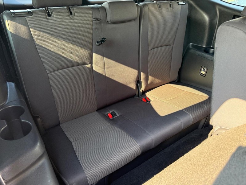 Toyota Highlander Hybrid Vehicle Image 10