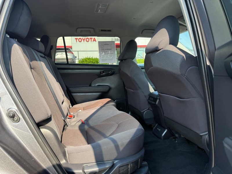 Toyota Highlander Hybrid Vehicle Image 11