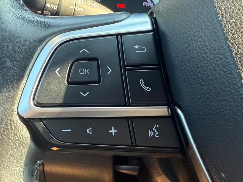 Toyota Highlander Hybrid Vehicle Image 15