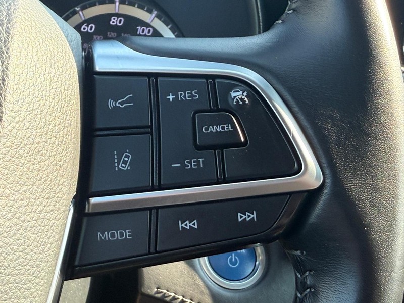 Toyota Highlander Hybrid Vehicle Image 16
