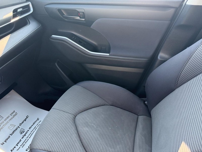 Toyota Highlander Hybrid Vehicle Image 23
