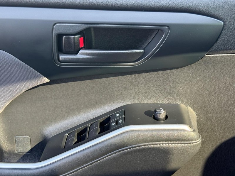 Toyota Highlander Hybrid Vehicle Image 26