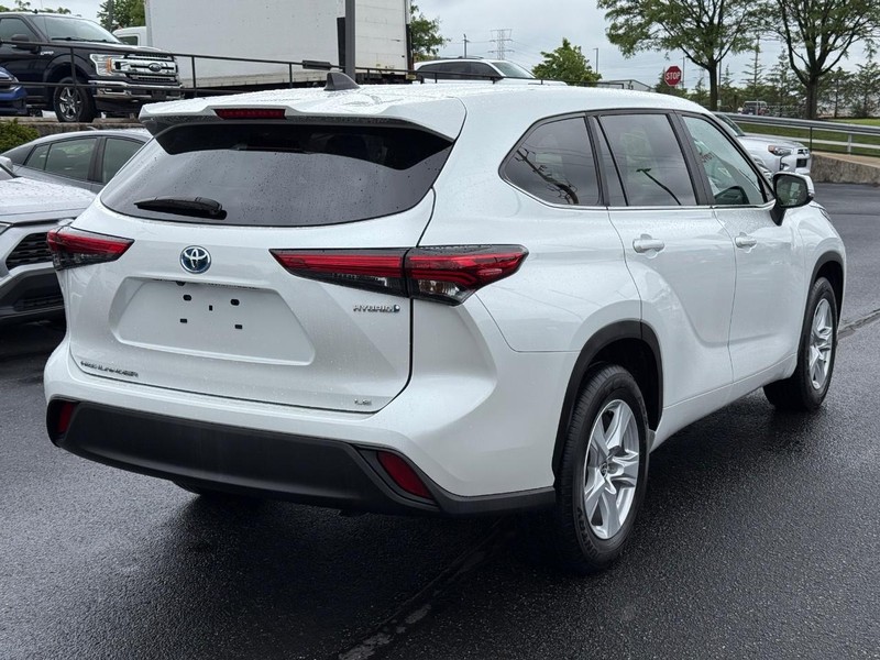 Toyota Highlander Hybrid Vehicle Image 03