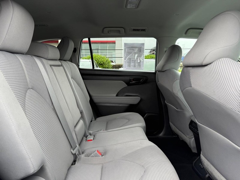 Toyota Highlander Hybrid Vehicle Image 11