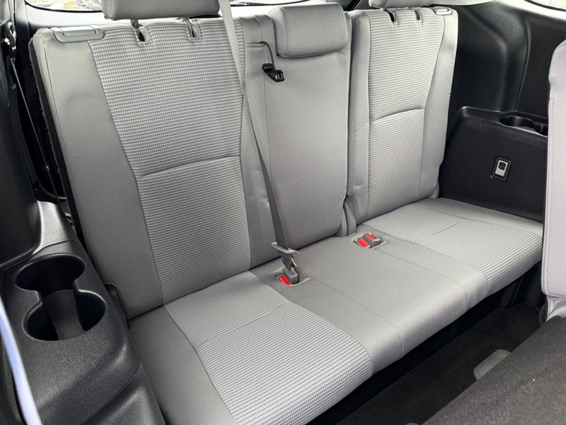 Toyota Highlander Hybrid Vehicle Image 12