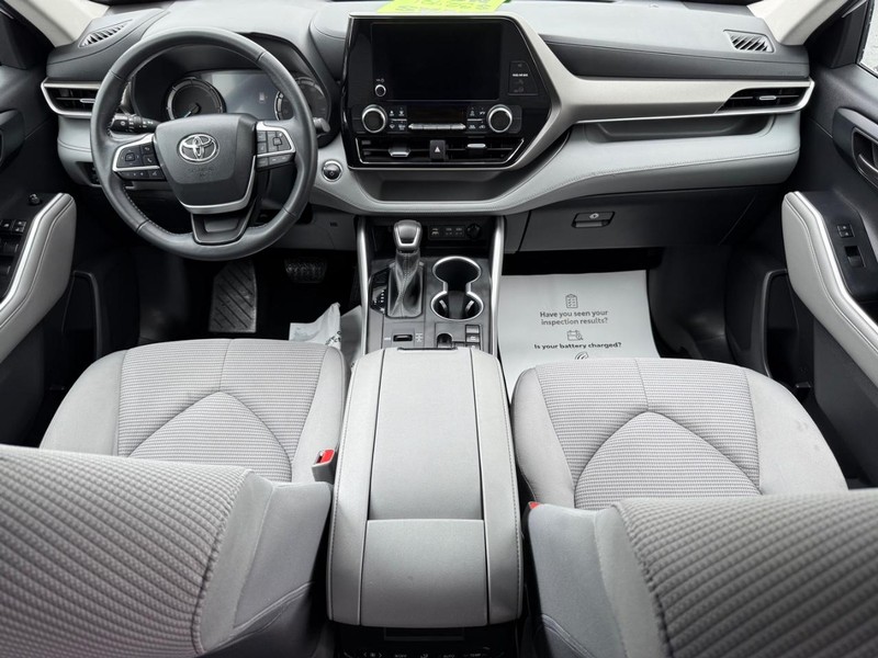 Toyota Highlander Hybrid Vehicle Image 13