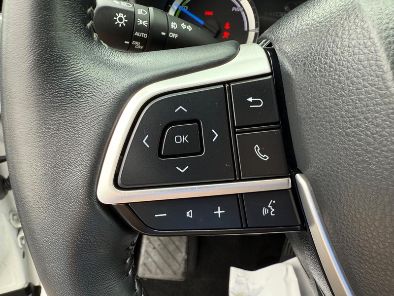 Toyota Highlander Hybrid Vehicle Image 15