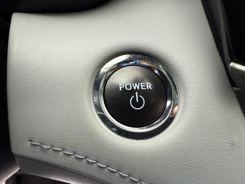 Toyota Highlander Hybrid Vehicle Image 17