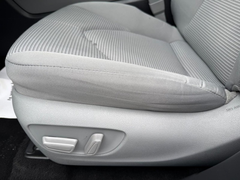 Toyota Highlander Hybrid Vehicle Image 26