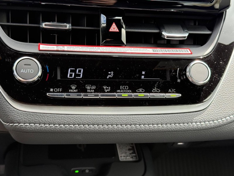 Toyota Corolla Hatchback Vehicle Image 12