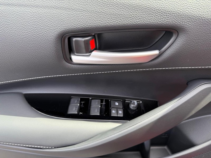 Toyota Corolla Hatchback Vehicle Image 17