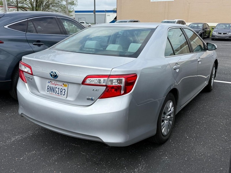 Toyota Camry Hybrid Vehicle Image 04