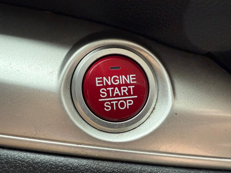 Honda CR-V Vehicle Image 16
