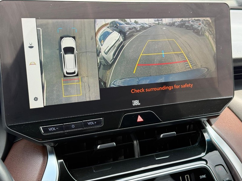 Toyota Venza Vehicle Image 16