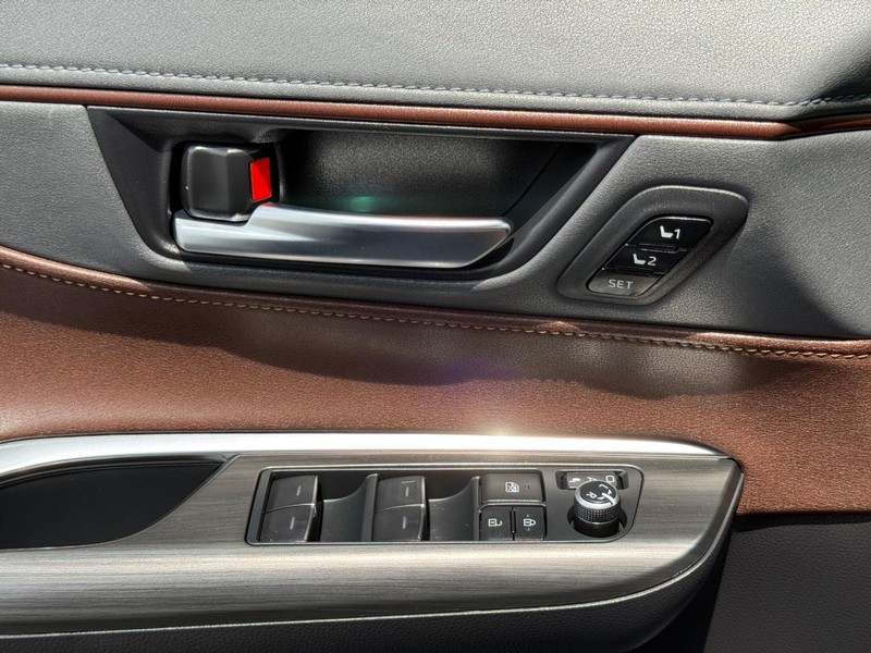 Toyota Venza Vehicle Image 24