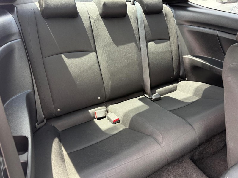 Honda Civic Coupe Vehicle Image 10