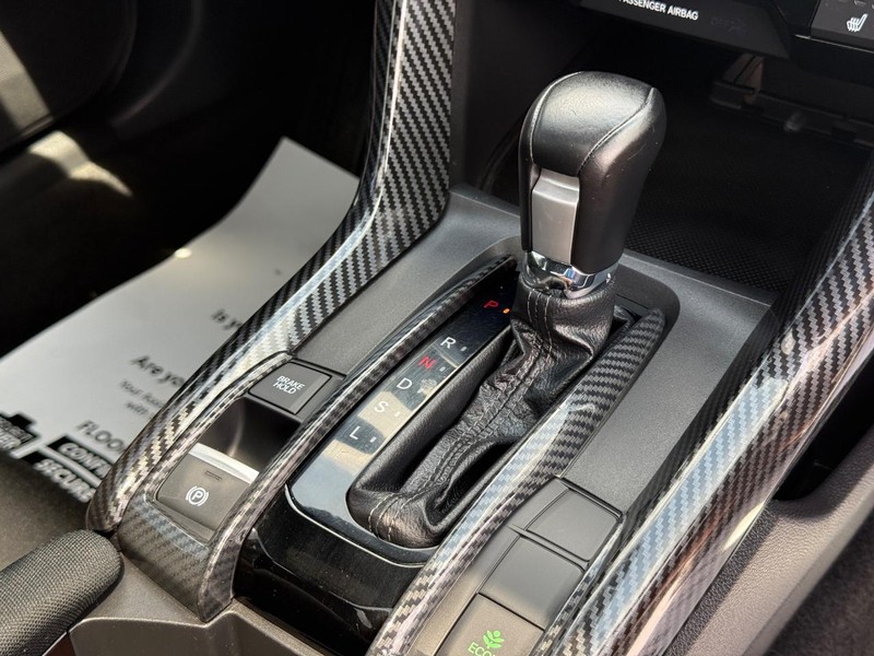 Honda Civic Coupe Vehicle Image 17