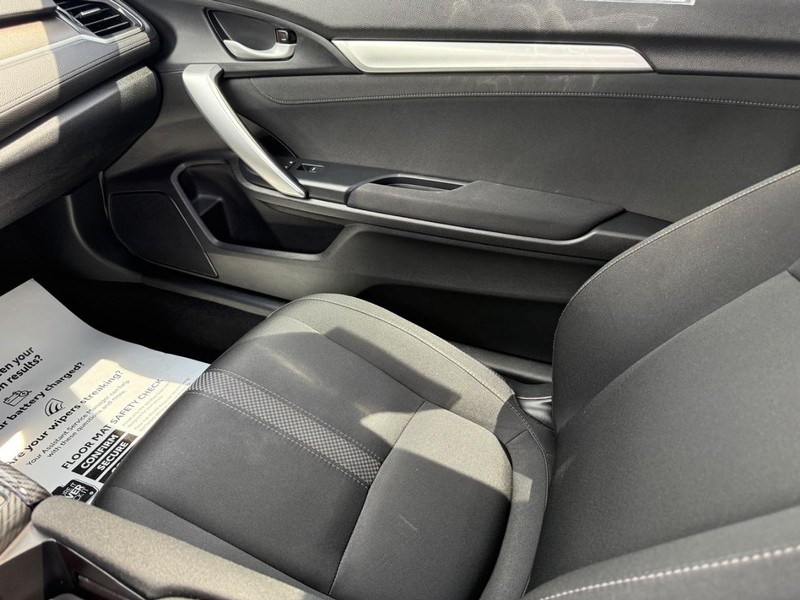 Honda Civic Coupe Vehicle Image 18