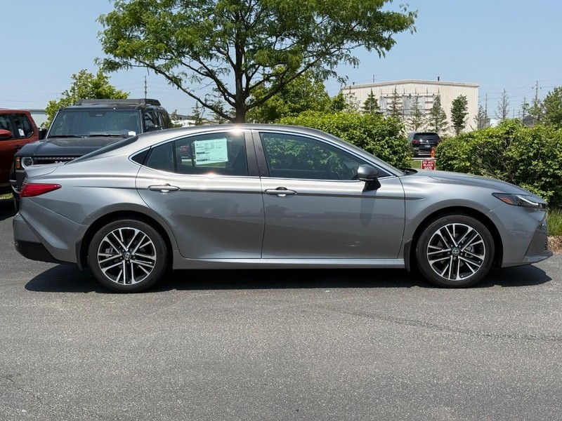 Toyota Camry Vehicle Image 02