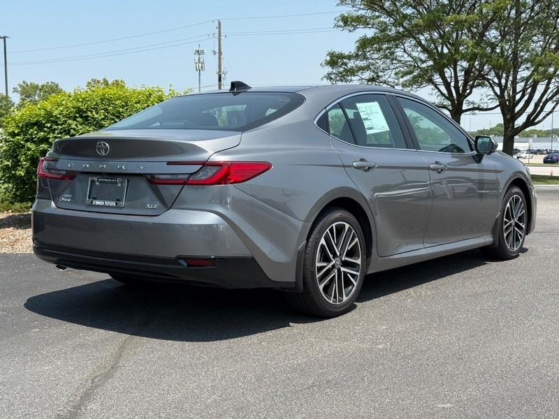 Toyota Camry Vehicle Image 03