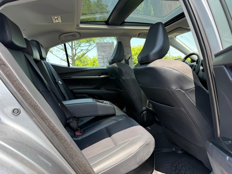 Toyota Camry Vehicle Image 05