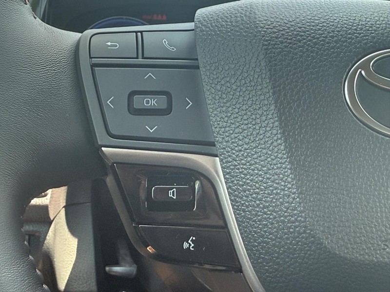 Toyota Camry Vehicle Image 09