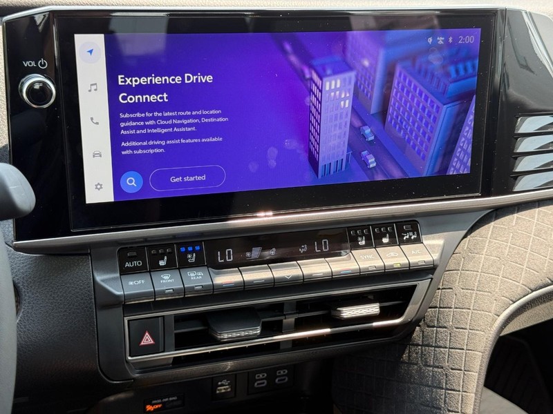 Toyota Camry Vehicle Image 12