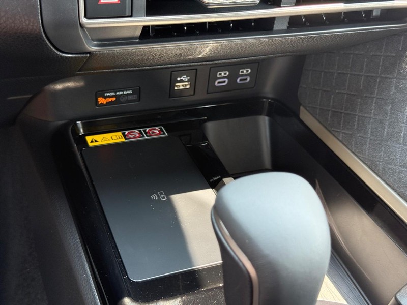 Toyota Camry Vehicle Image 15