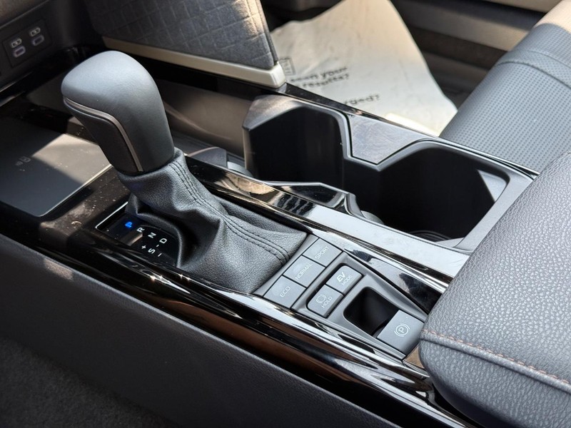 Toyota Camry Vehicle Image 16