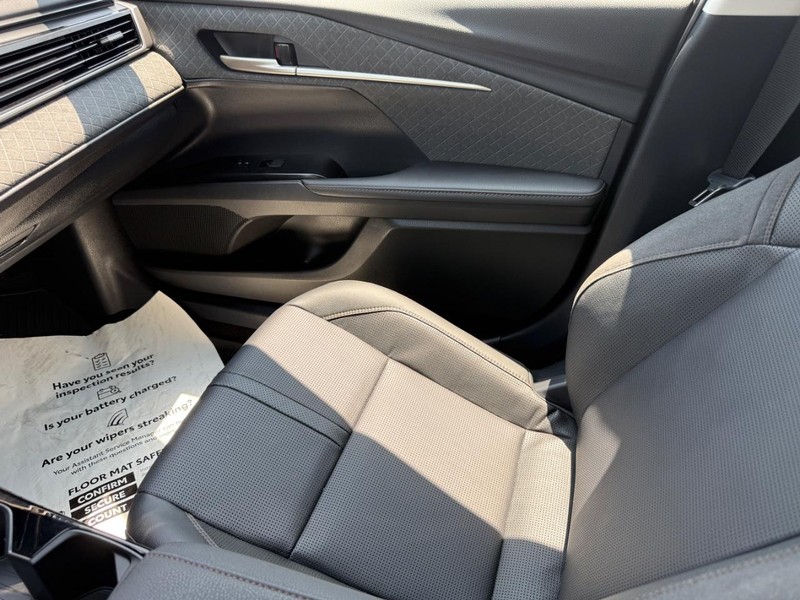 Toyota Camry Vehicle Image 17
