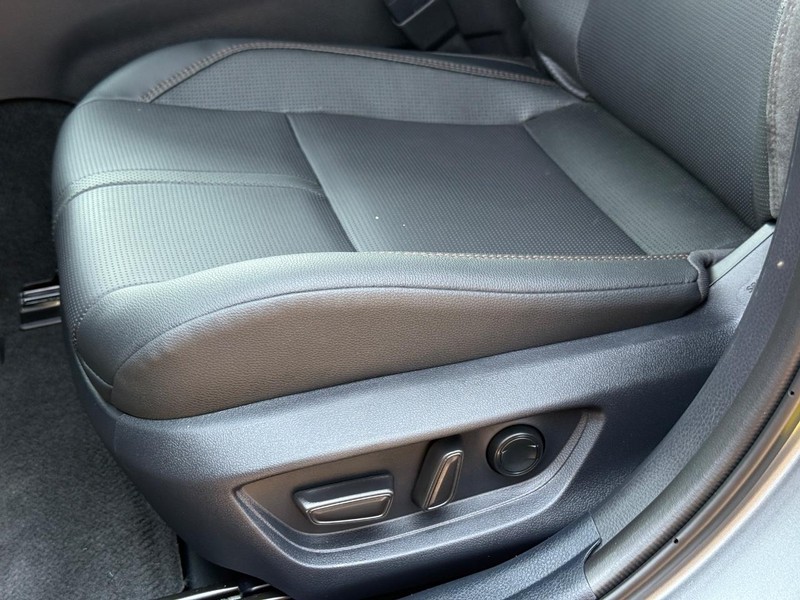 Toyota Camry Vehicle Image 21