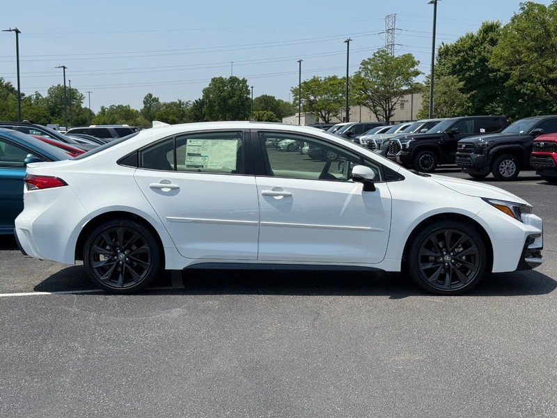 Toyota Corolla Hybrid Vehicle Image 02