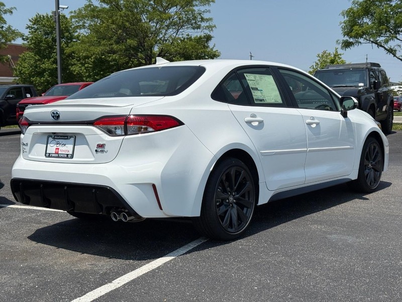 Toyota Corolla Hybrid Vehicle Image 03