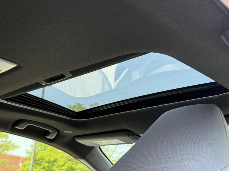 Toyota Corolla Hybrid Vehicle Image 06