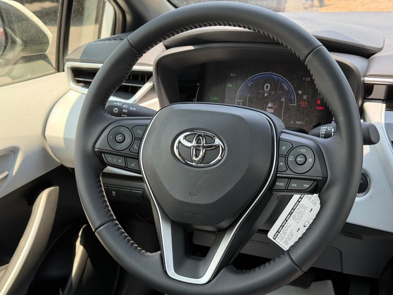 Toyota Corolla Hybrid Vehicle Image 08
