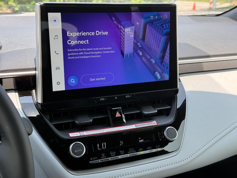 Toyota Corolla Hybrid Vehicle Image 12