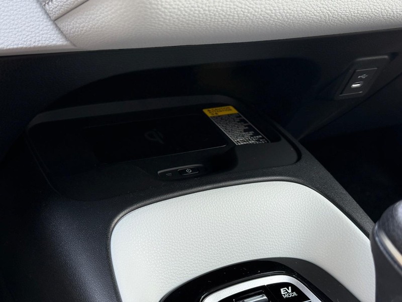 Toyota Corolla Hybrid Vehicle Image 15