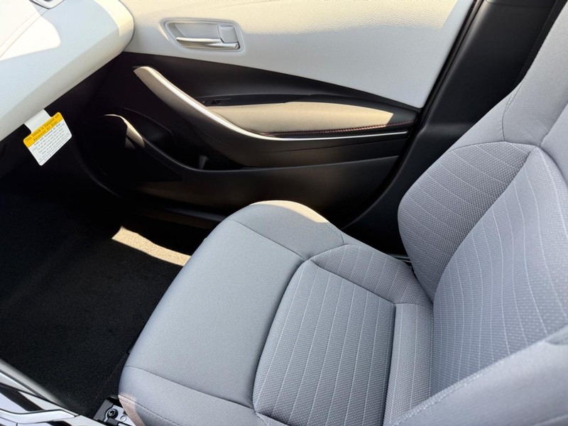 Toyota Corolla Hybrid Vehicle Image 17