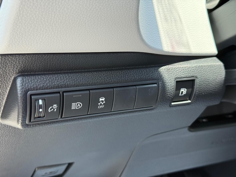 Toyota Corolla Hybrid Vehicle Image 18