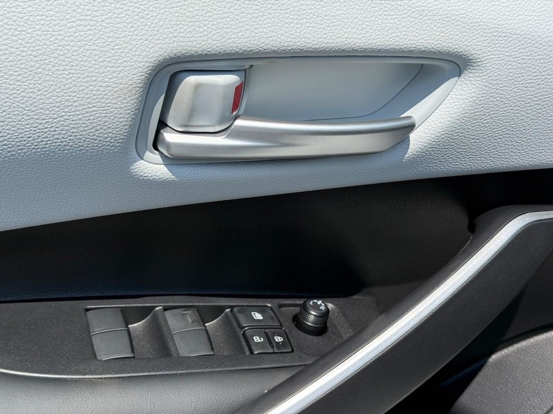 Toyota Corolla Hybrid Vehicle Image 19